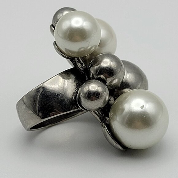 Lia Sophia Silver And White Simulated Pearl Cocktail Statement Ring Size 7 - Picture 3 of 11